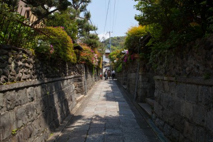 Stone-paved roads between Yasaka Shrine (八坂神社) and Kiyom