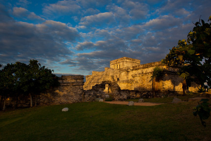 Pyramid El Castillo in sunset at Tulum, Yucatán