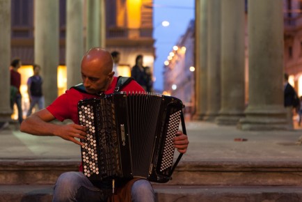 A street artist playing accordion at Mercato Vecchio, Florence