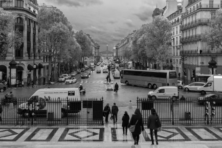 Overlook Place de la Concorde through Rue Royale from L'église