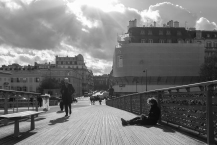 Passerelle Léopold-Sédar-Senghor in the early afternoon, Paris