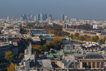 Overlook River Seine and La Défense from the top of the bell to